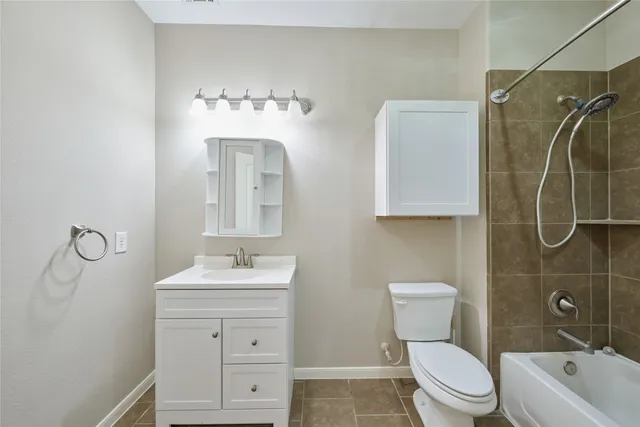 $1,950 | 12635 Lakeshore Drive, Montgomery, TX 77356