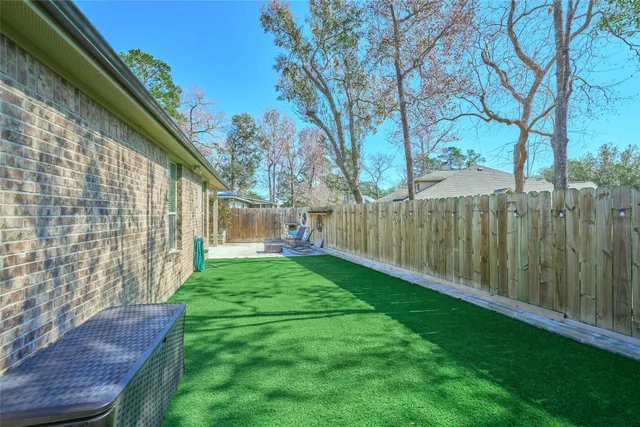 $1,950 | 12635 Lakeshore Drive, Montgomery, TX 77356