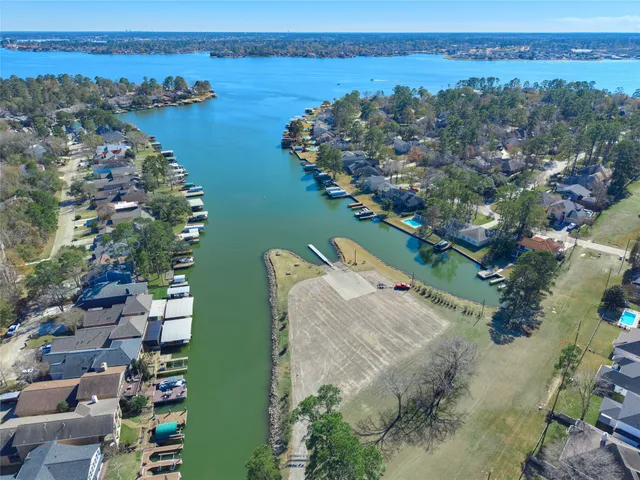 $1,950 | 12635 Lakeshore Drive, Montgomery, TX 77356