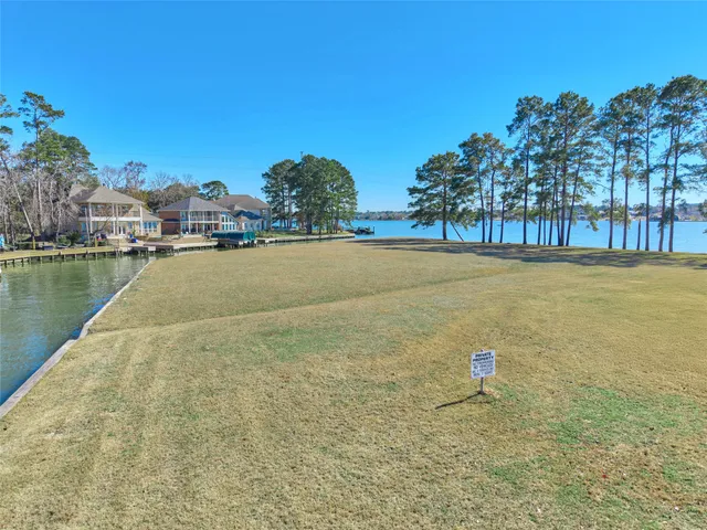 $1,950 | 12635 Lakeshore Drive, Montgomery, TX 77356