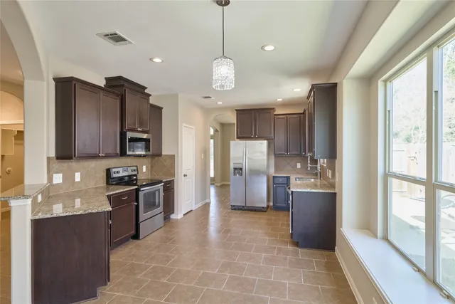 $1,950 | 12635 Lakeshore Drive, Montgomery, TX 77356