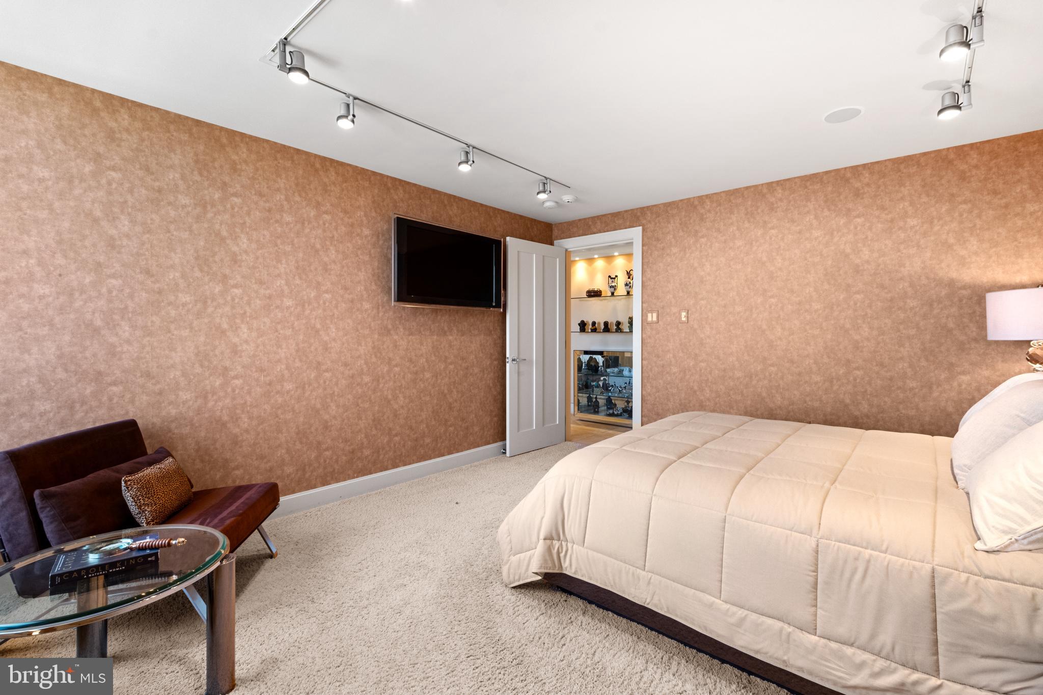 233 South 6th Street, Unit 2009 Philadelphia, PA 19106 - Photo 28 of 55