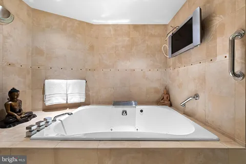 $2,250,000 | 233 South 6th Street, Unit 2009, Philadelphia, PA 19106