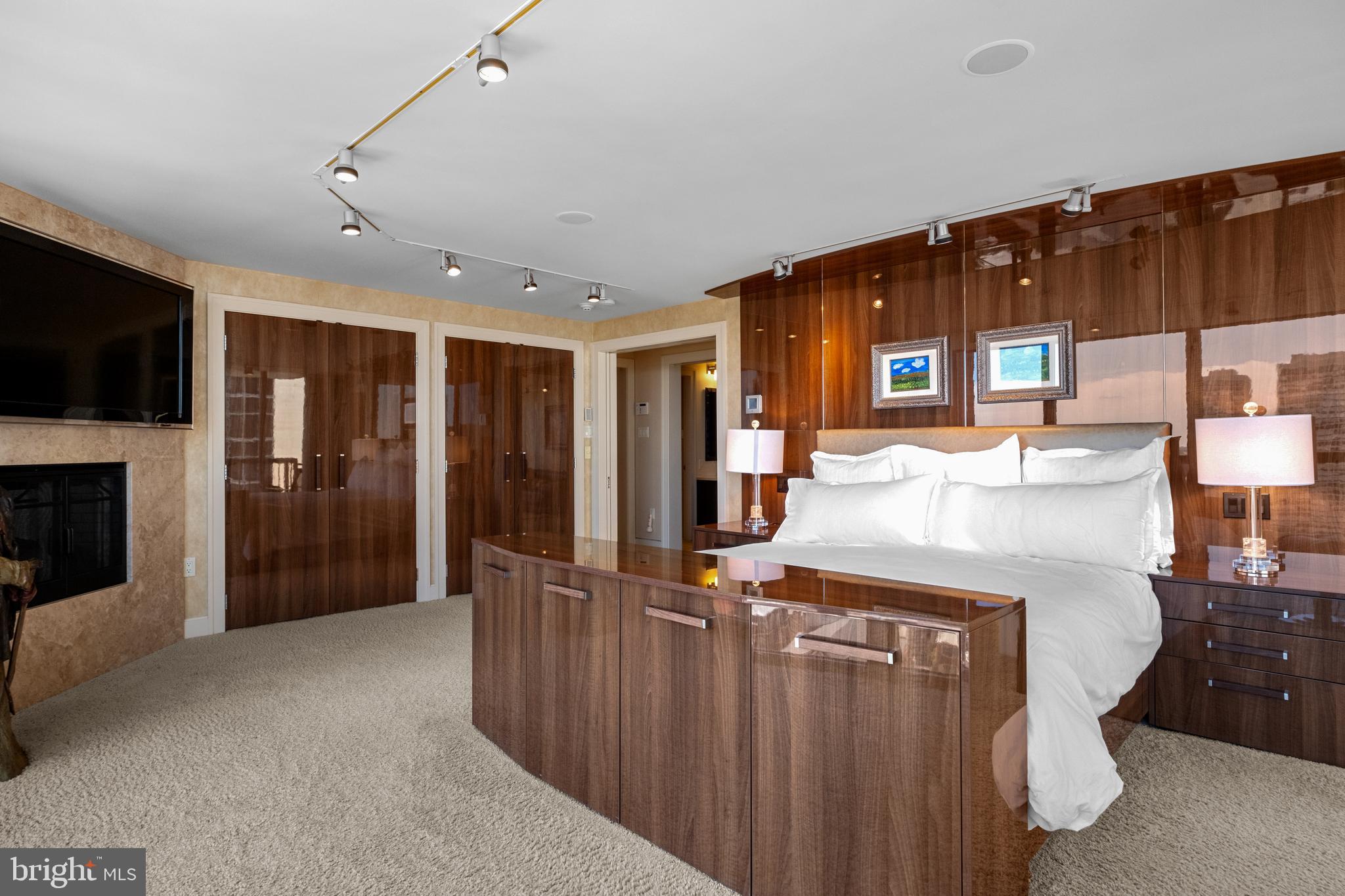 233 South 6th Street, Unit 2009 Philadelphia, PA 19106 - Photo 35 of 55