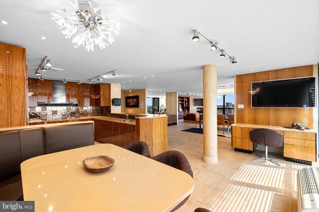 $2,250,000 | 233 South 6th Street, Unit 2009, Philadelphia, PA 19106