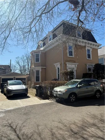 $3,100 | 12 Park Street, Unit 1, Newport, RI 02840