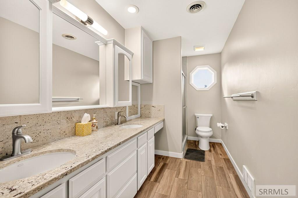 9233 South Ammon Road Idaho Falls, ID 83406 - Photo 13 of 40 Master Bathroom
