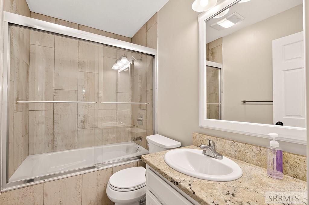 9233 South Ammon Road Idaho Falls, ID 83406 - Photo 17 of 40 Bathroom