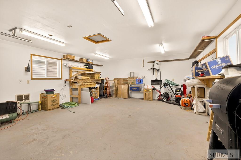 9233 South Ammon Road Idaho Falls, ID 83406 - Photo 23 of 40 Garage