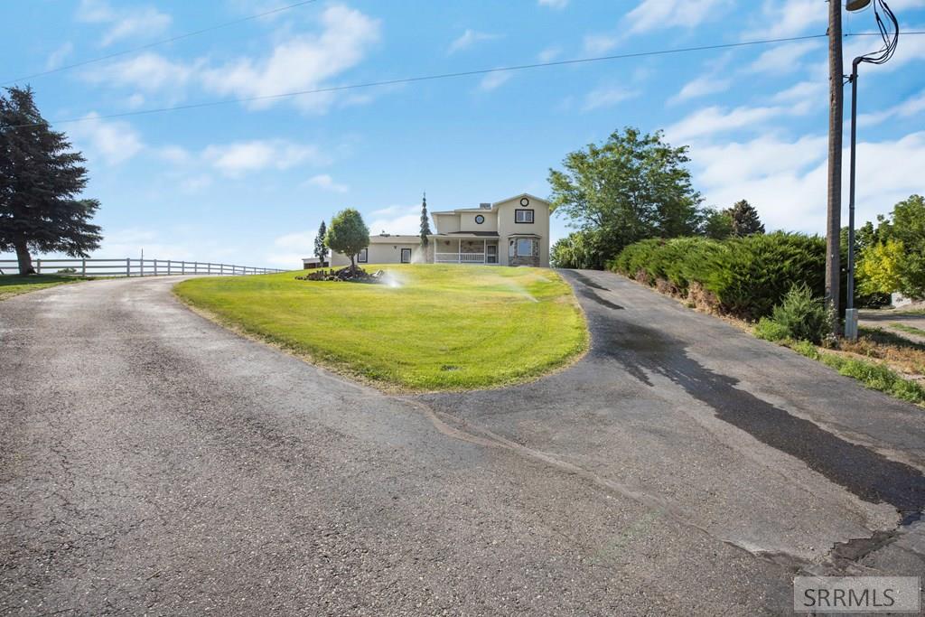 9233 South Ammon Road Idaho Falls, ID 83406 - Photo 6 of 40 Driveway