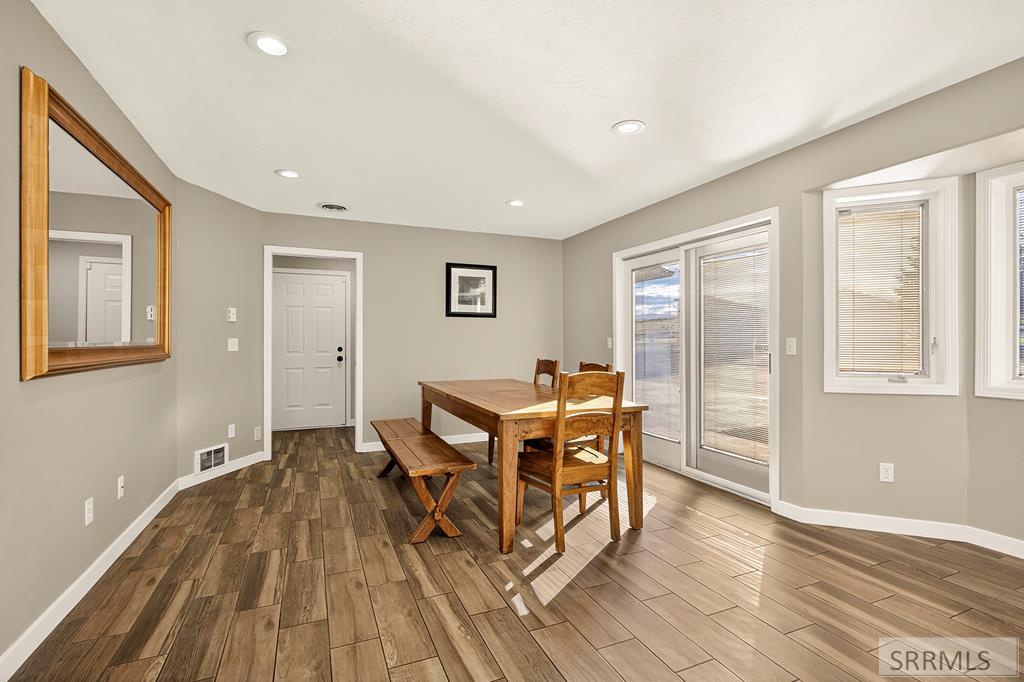 9233 South Ammon Road Idaho Falls, ID 83406 - Photo 9 of 40 Dining