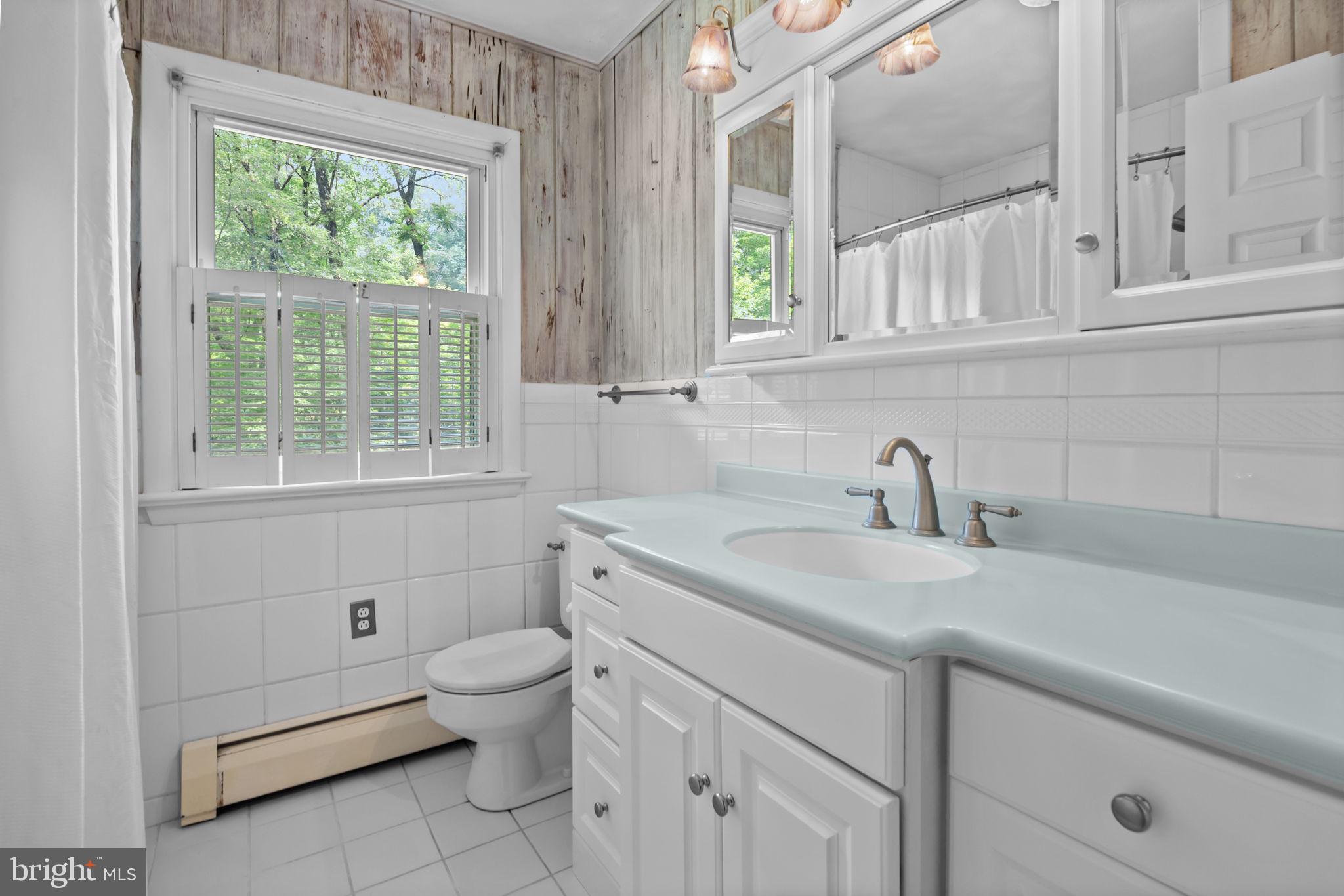 405 Skunk Hollow Road Chalfont, PA 18914 - Photo 28 of 46 Hall Full Bathroom