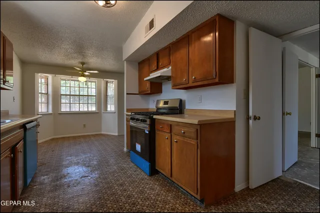 a close view of sink and tap