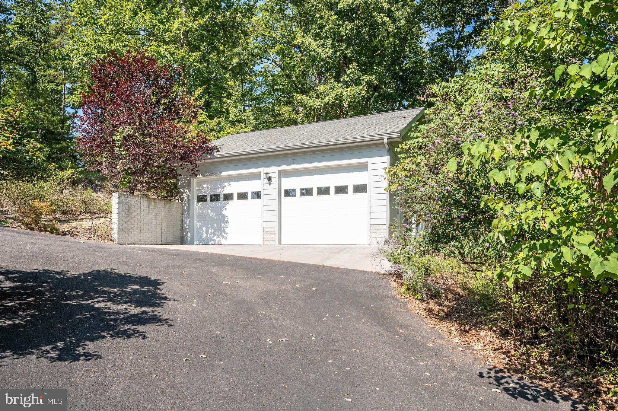 214 Hood's Point Road Basye, VA 22810 - Photo 41 of 53 Gallery Image 41