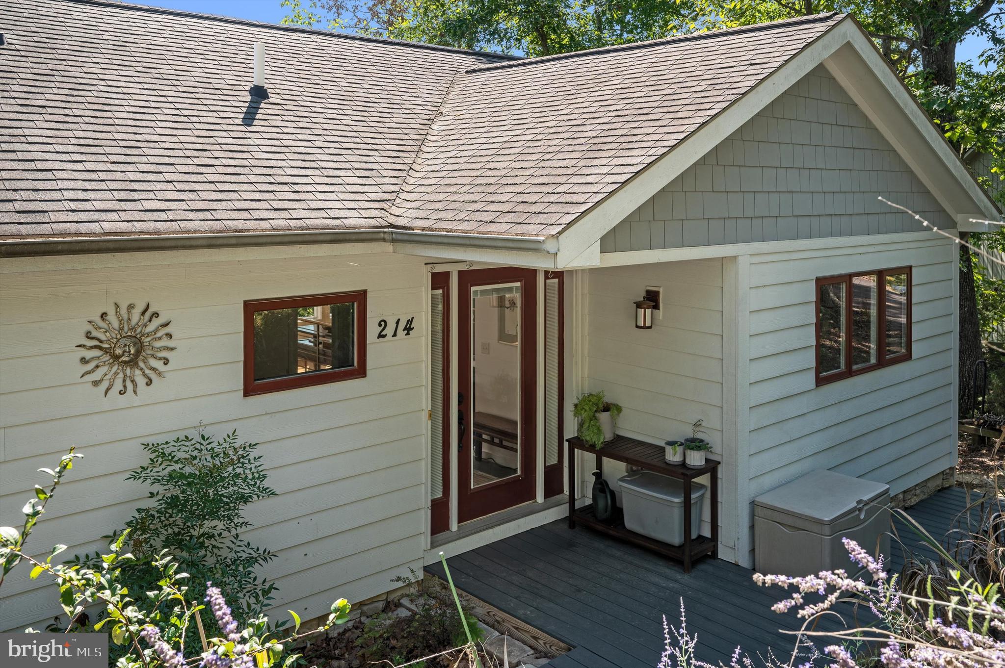 214 Hood's Point Road Basye, VA 22810 - Photo 7 of 53 Gallery Image 7