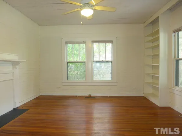 $2,895 | 200 East Poplar Avenue, Carrboro, NC 27510