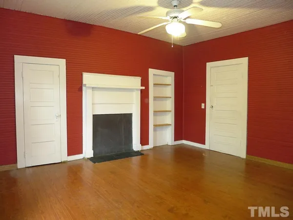 $2,895 | 200 East Poplar Avenue, Carrboro, NC 27510