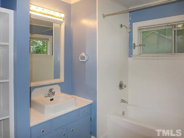 $2,895 | 200 East Poplar Avenue, Carrboro, NC 27510