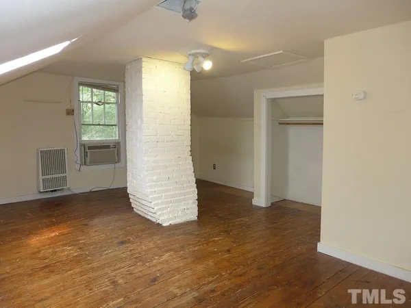 $2,895 | 200 East Poplar Avenue, Carrboro, NC 27510