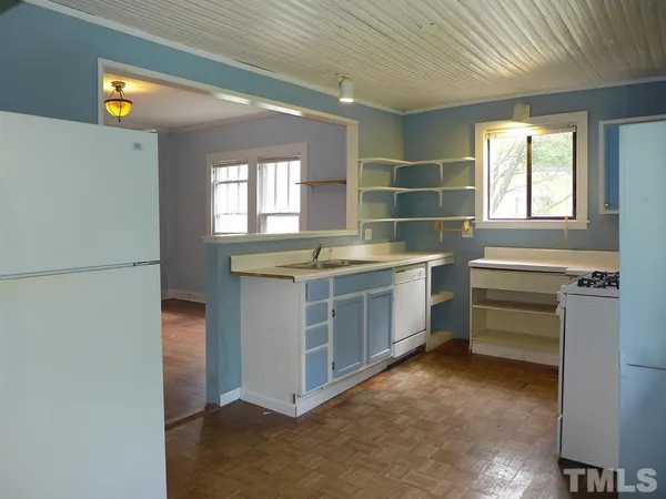 $2,895 | 200 East Poplar Avenue, Carrboro, NC 27510