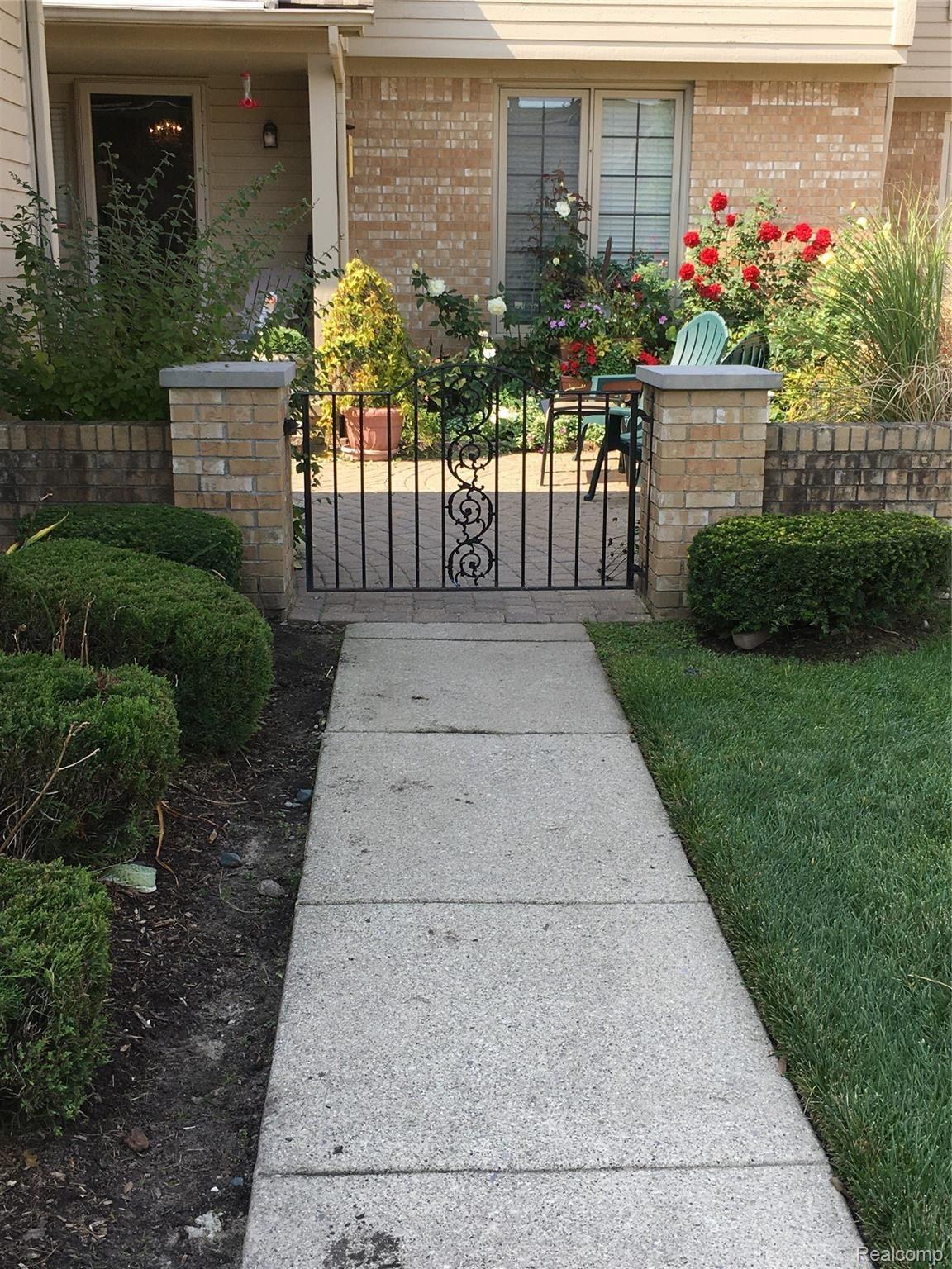 52103 Southview Ridge, Unit 61 Macomb, MI 48042 - Photo 4 of 29 Entrance to patio.JPG