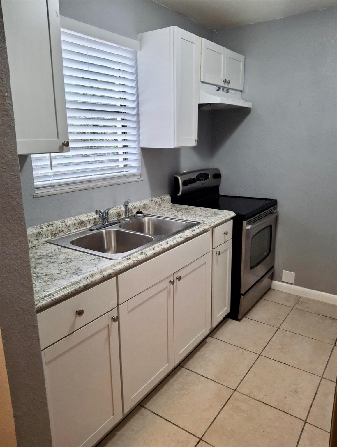 910 Wagner Place, Unit 1 Fort Pierce, FL 34982 - Photo 4 of 8 Photo 4