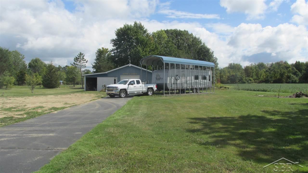 13685 South Beyer Road Birch Run, MI 48415 - Photo 4 of 29 31330470-3.JPG