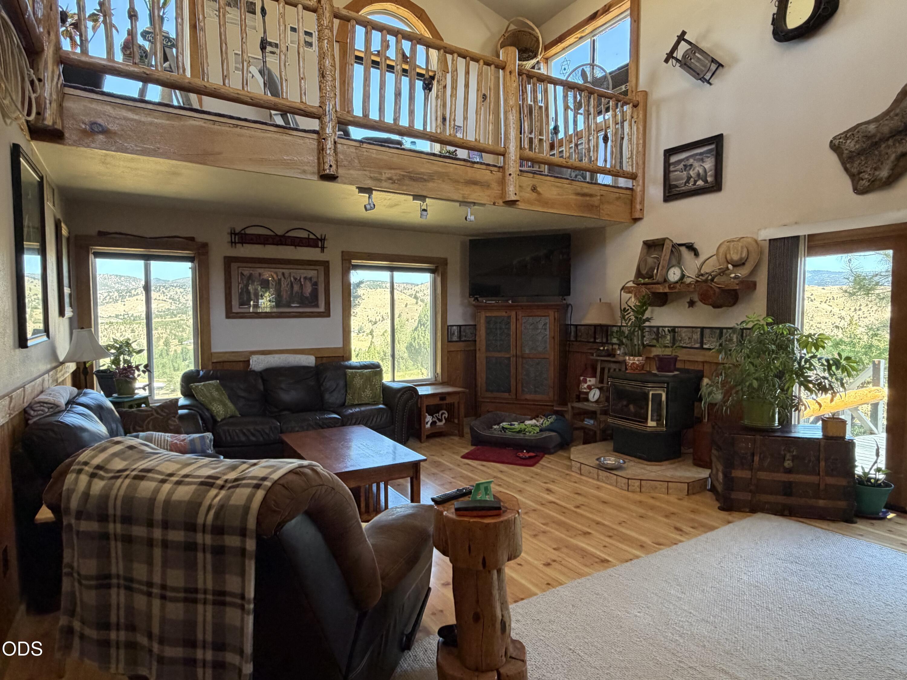 27710 Picnic Creek Road Mount Vernon, OR 97865 - Photo 16 of 82