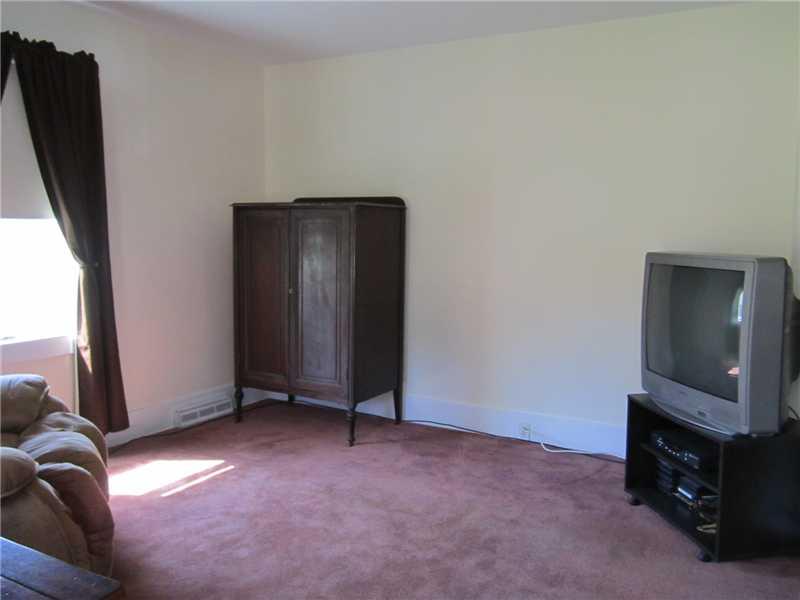 480 Kings Road Apollo, PA 15613 - Photo 4 of 23 Living Room.