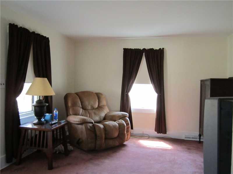480 Kings Road Apollo, PA 15613 - Photo 5 of 23 Living Room.