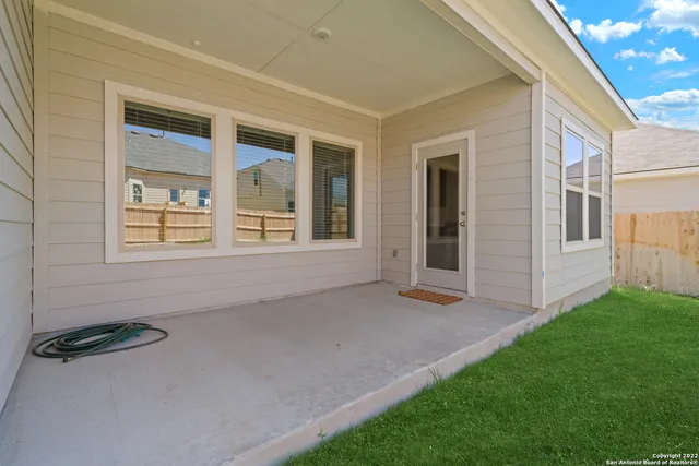 a view of an entrance of the house