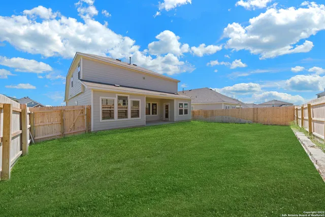 a view of a house with backyard