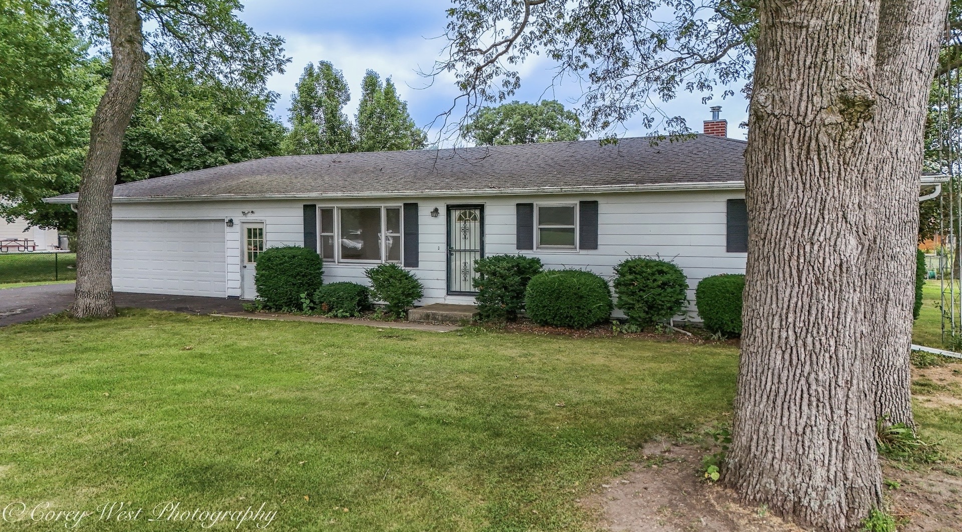 12799 Whipple Road Sycamore, IL 60178 - Photo 2 of 33 Gallery Image 2