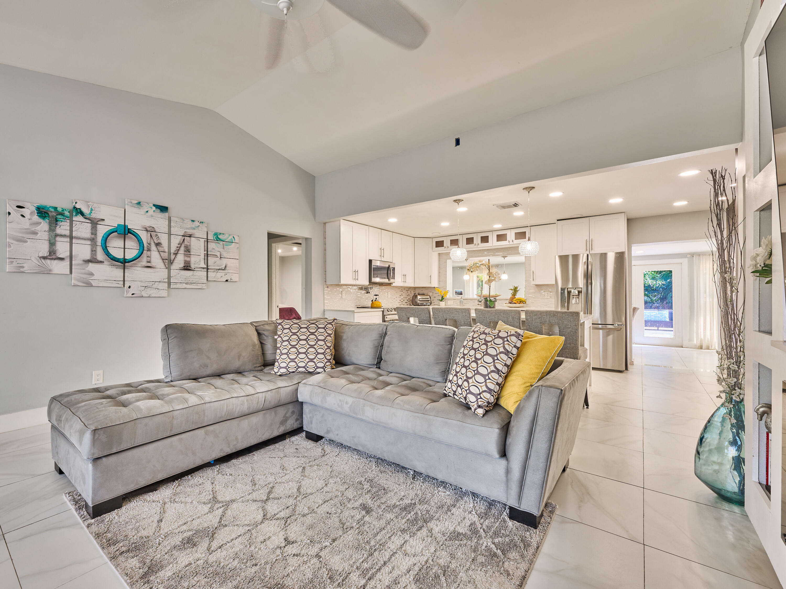 9020 Southwest 8th Street Boca Raton, FL 33433 - Photo 28 of 74 Living Room