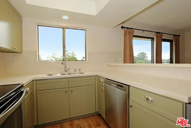 $2,500 | 5000 South Centinela Avenue, Unit 325, Los Angeles, CA 90066