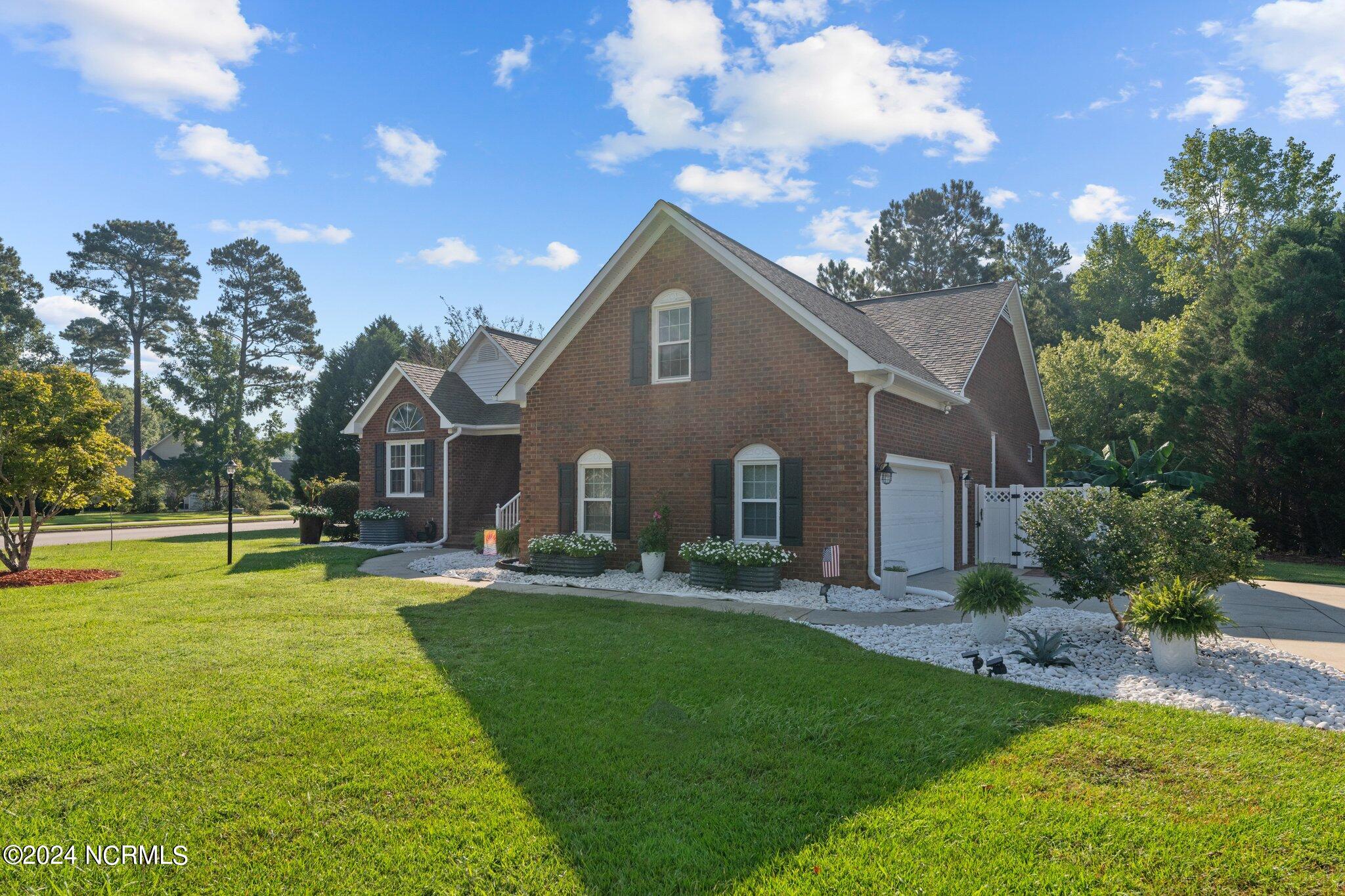 201 Mellen Road New Bern, NC 28562 - Photo 2 of 54 52-web-or-mls-DSC_9028