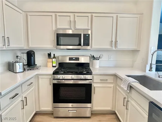 $1,800 | 3451 Desert Cliff Street, Unit 203, Las Vegas, NV 89129