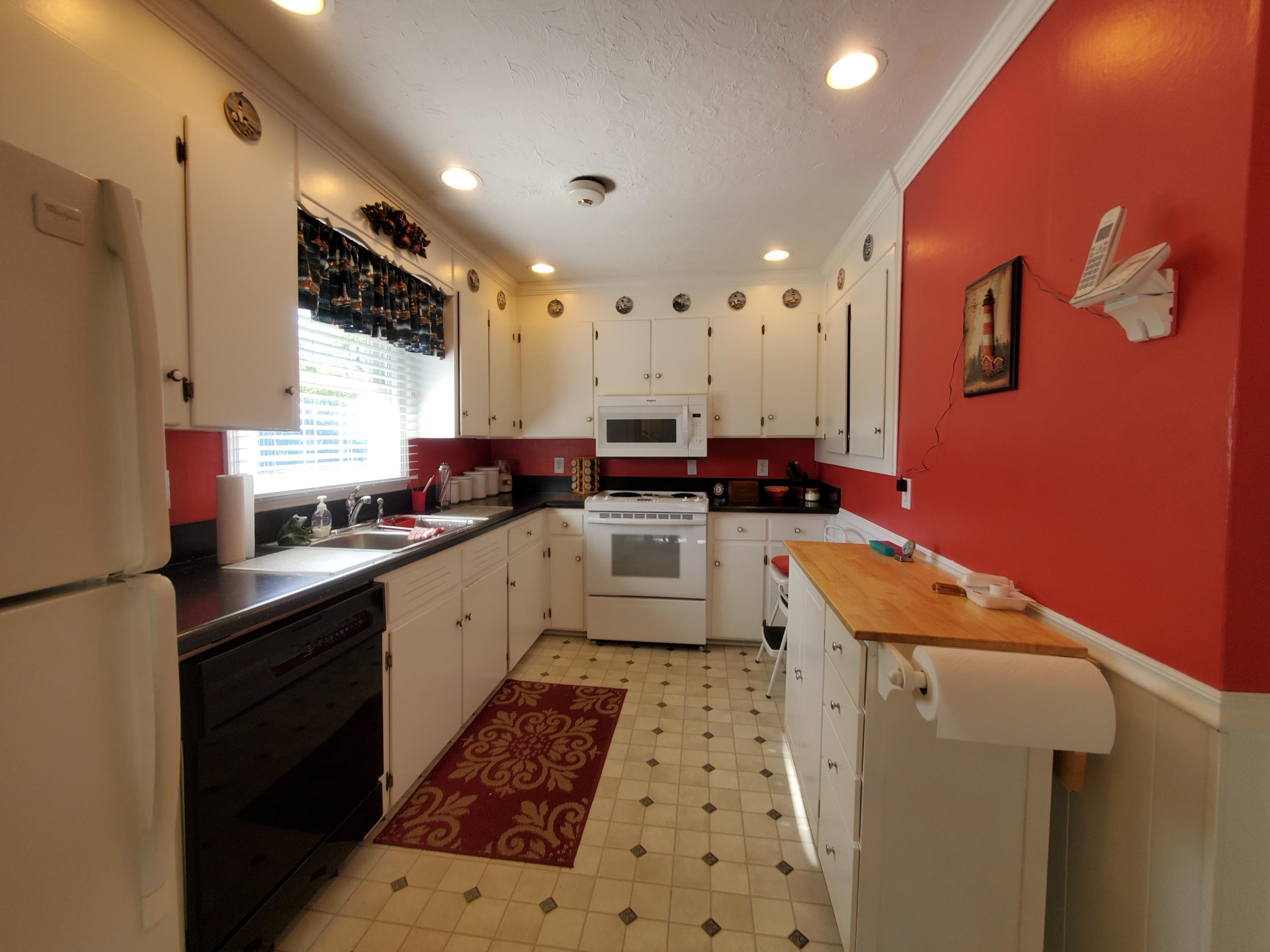 10105 Jeters Chapel Road Vinton, VA 24179 - Photo 5 of 20 Kitchen