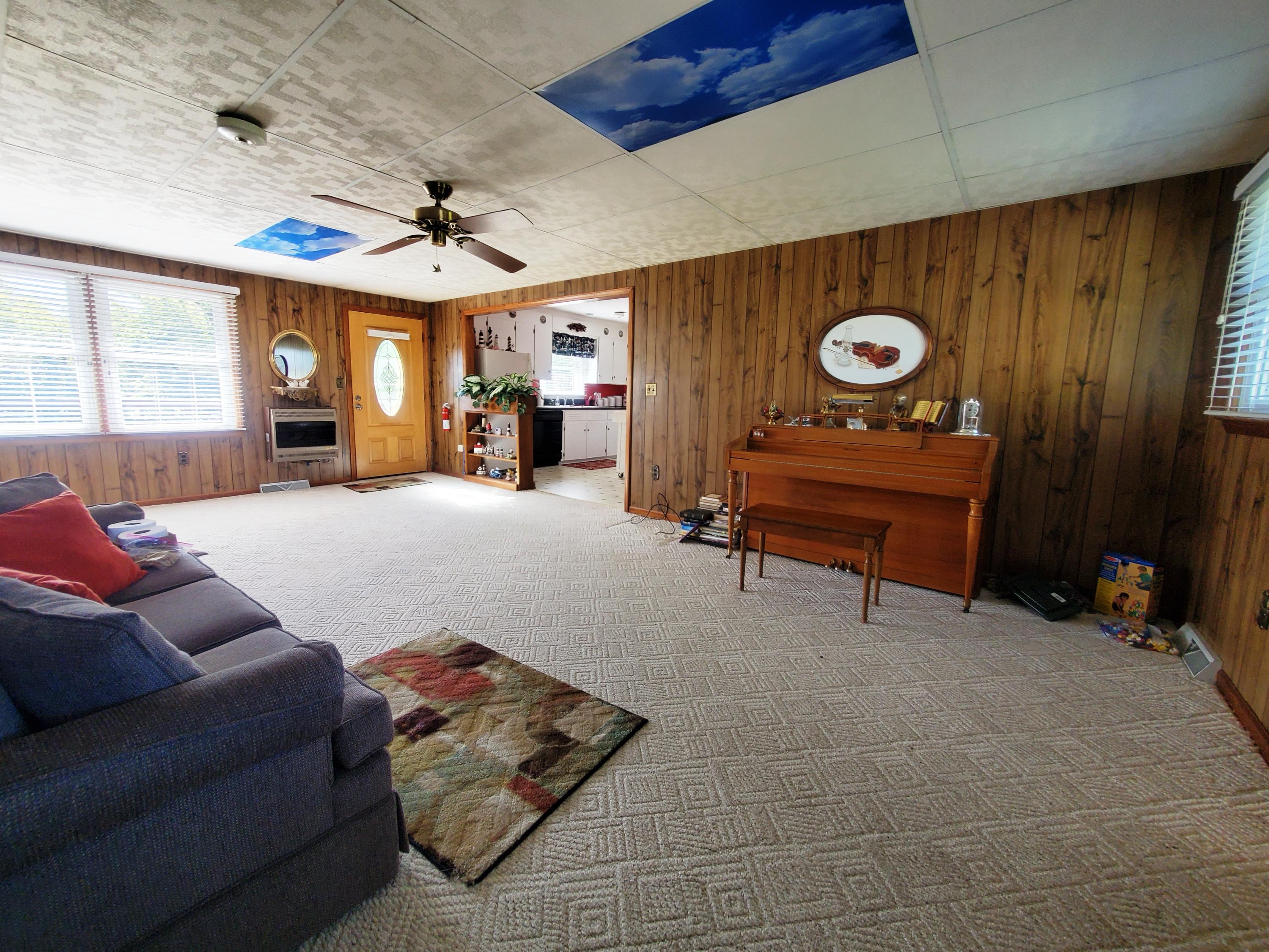 10105 Jeters Chapel Road Vinton, VA 24179 - Photo 7 of 20 Living Room