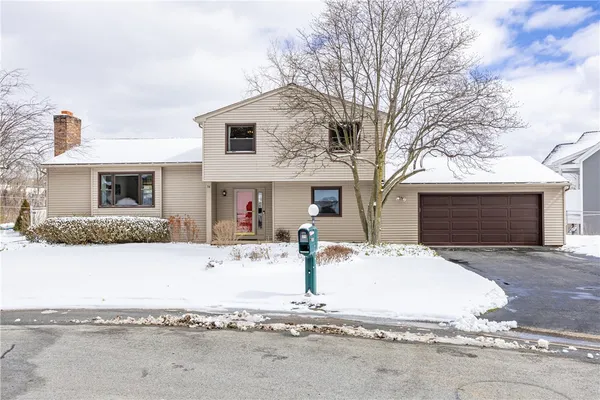 $449,900 | 14 Port Meadow Trail, Perinton, NY 14450