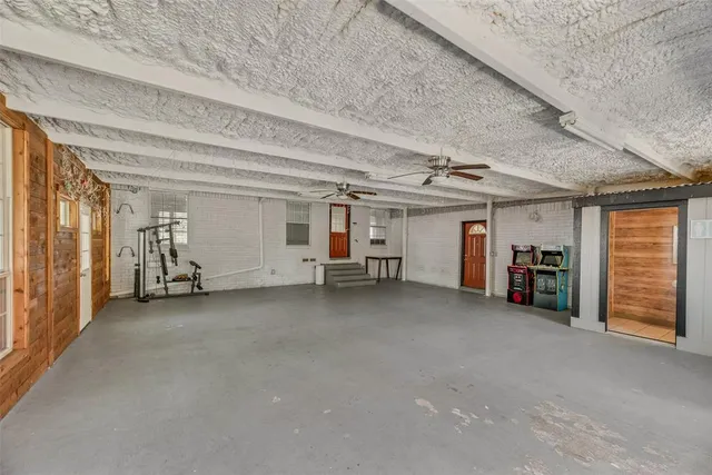 a view of a livingroom with closet