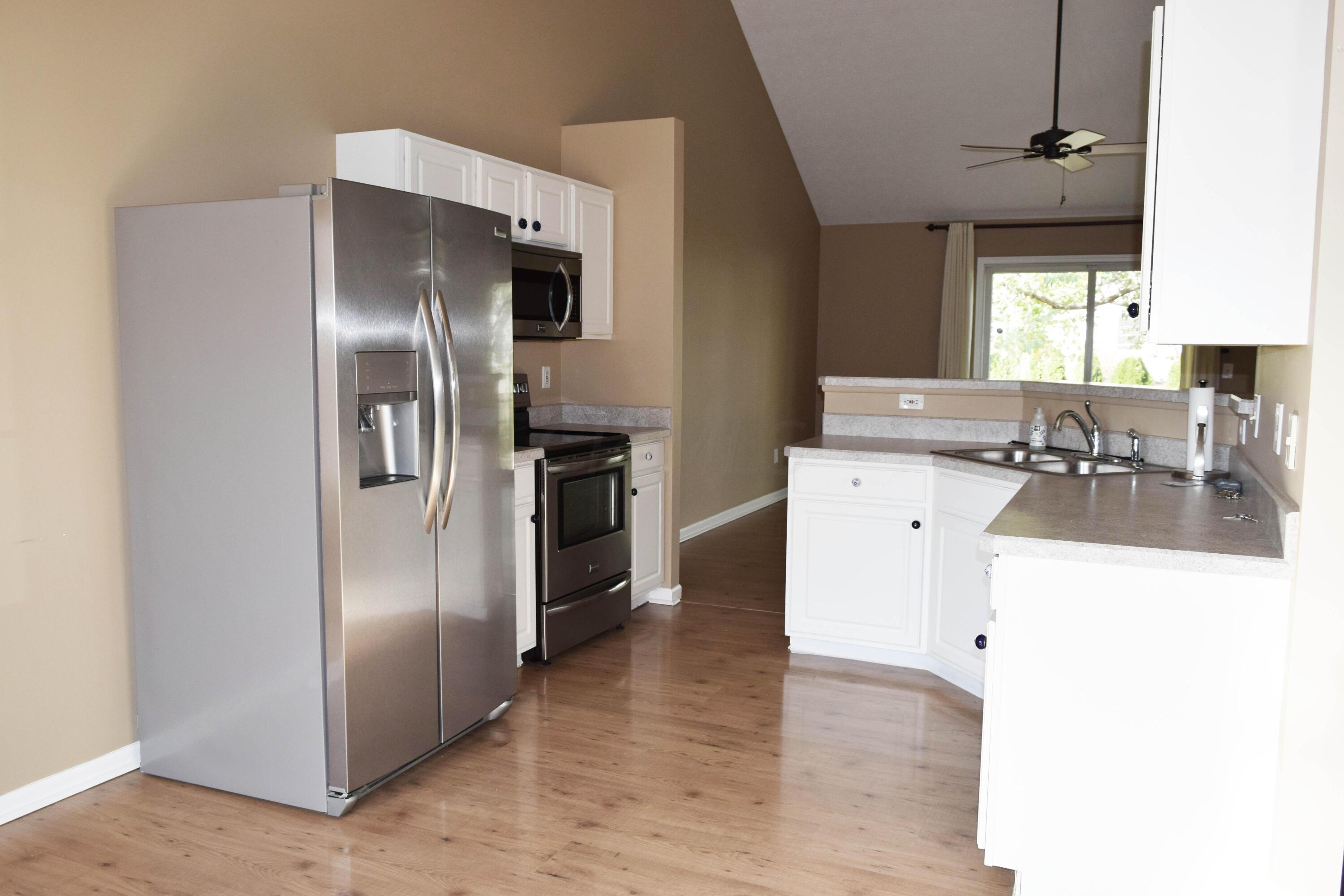 312 Holly Grove Road Lewis Center, OH 43035 - Photo 5 of 32 04-Kitchen