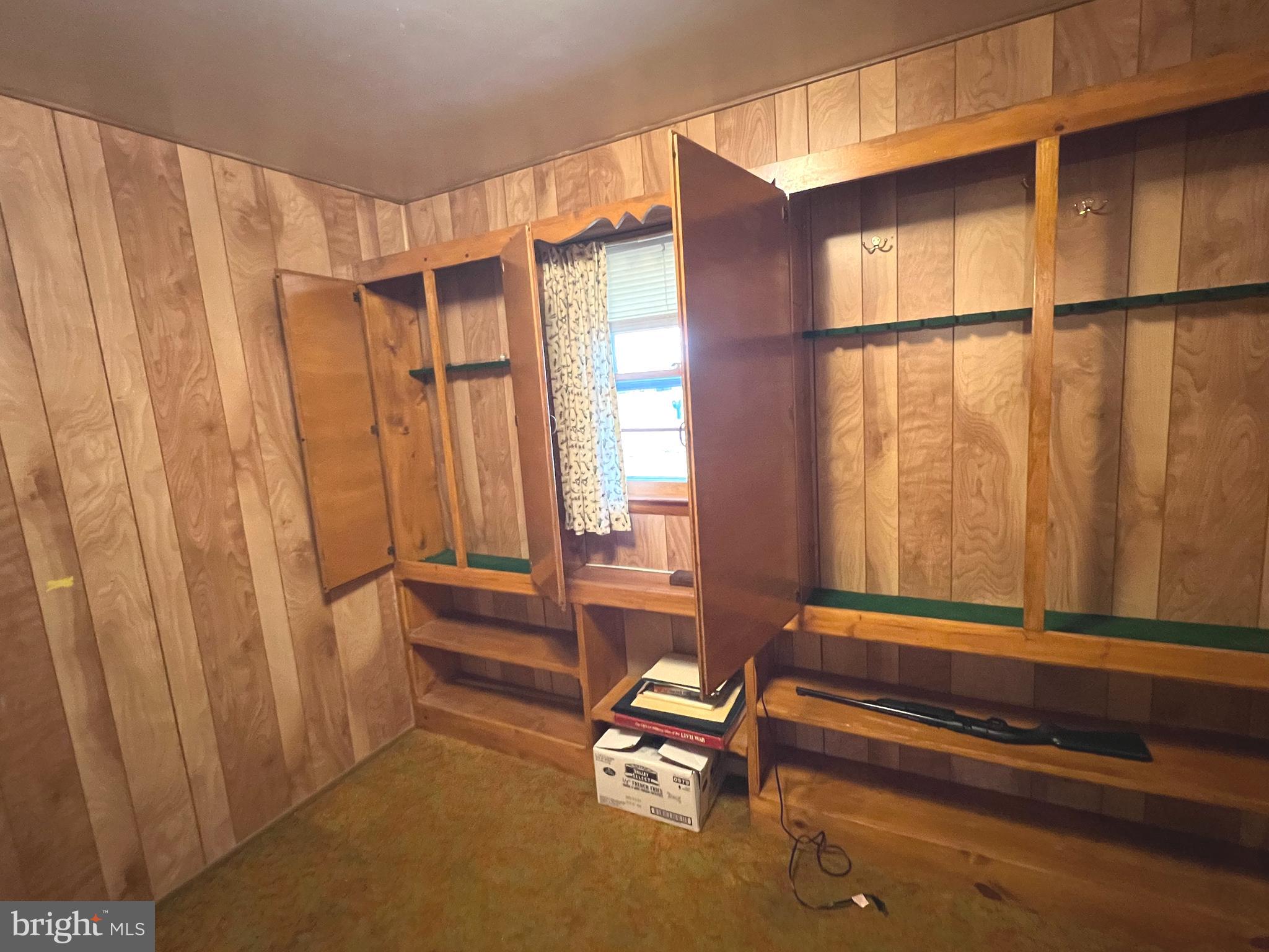 18619 Wagaman Road Hagerstown, MD 21740 - Photo 21 of 32 Built in gun cases