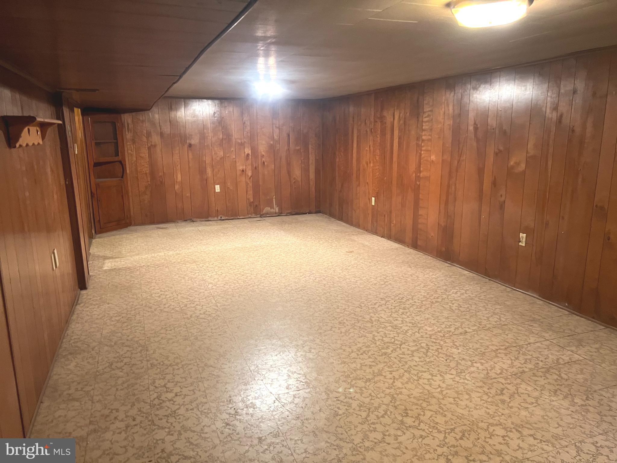 18619 Wagaman Road Hagerstown, MD 21740 - Photo 25 of 32 Lower level Rec room