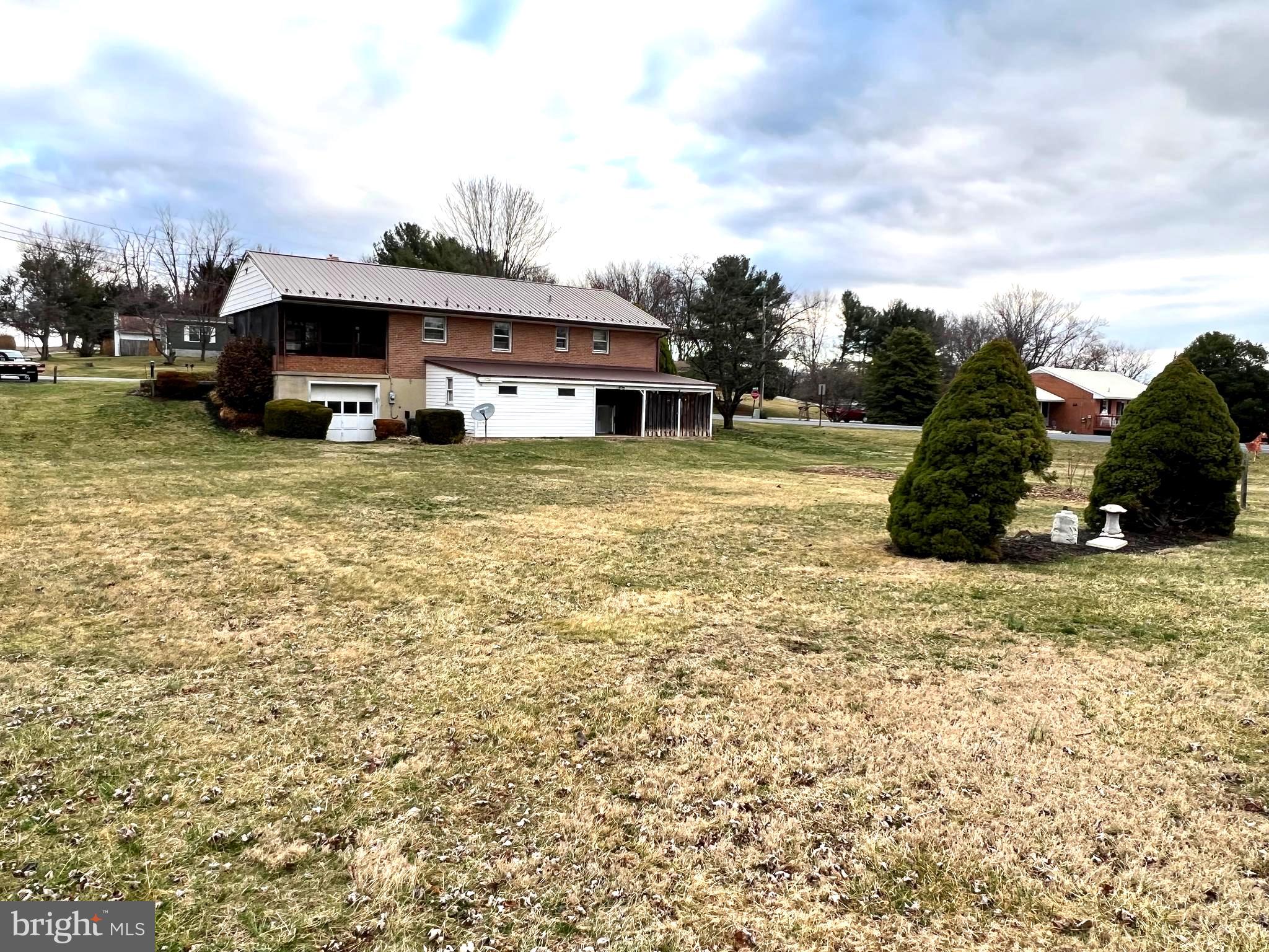 18619 Wagaman Road Hagerstown, MD 21740 - Photo 5 of 32 Large level back yard