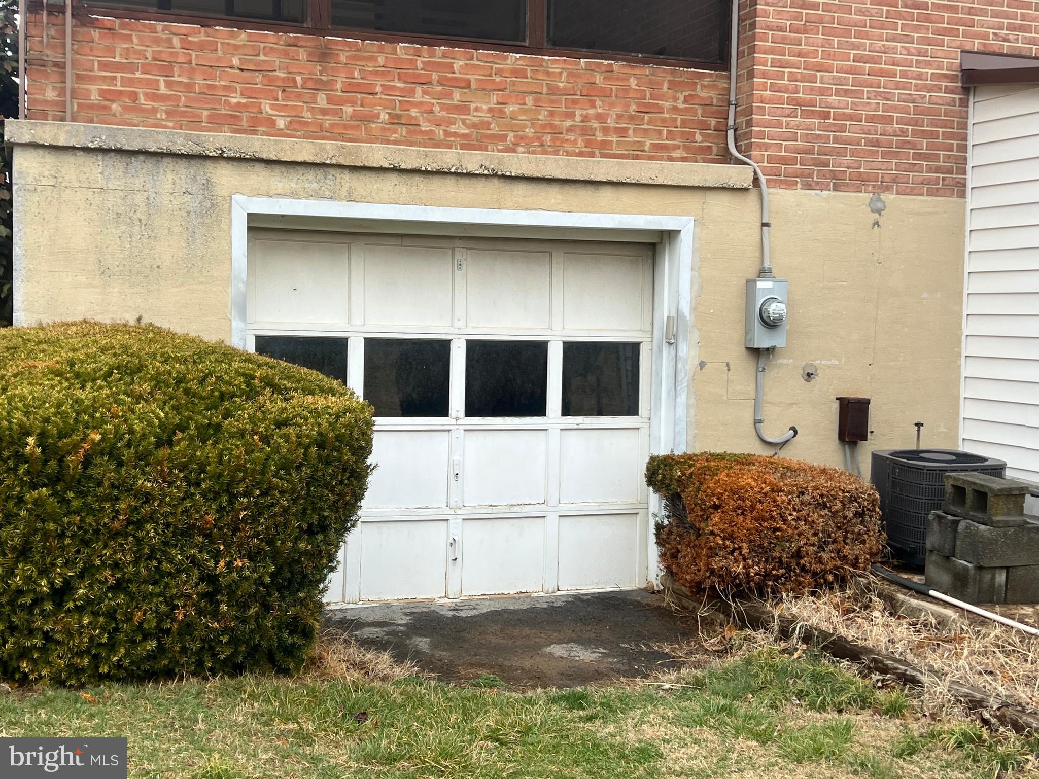 18619 Wagaman Road Hagerstown, MD 21740 - Photo 7 of 32 Rear entry garage