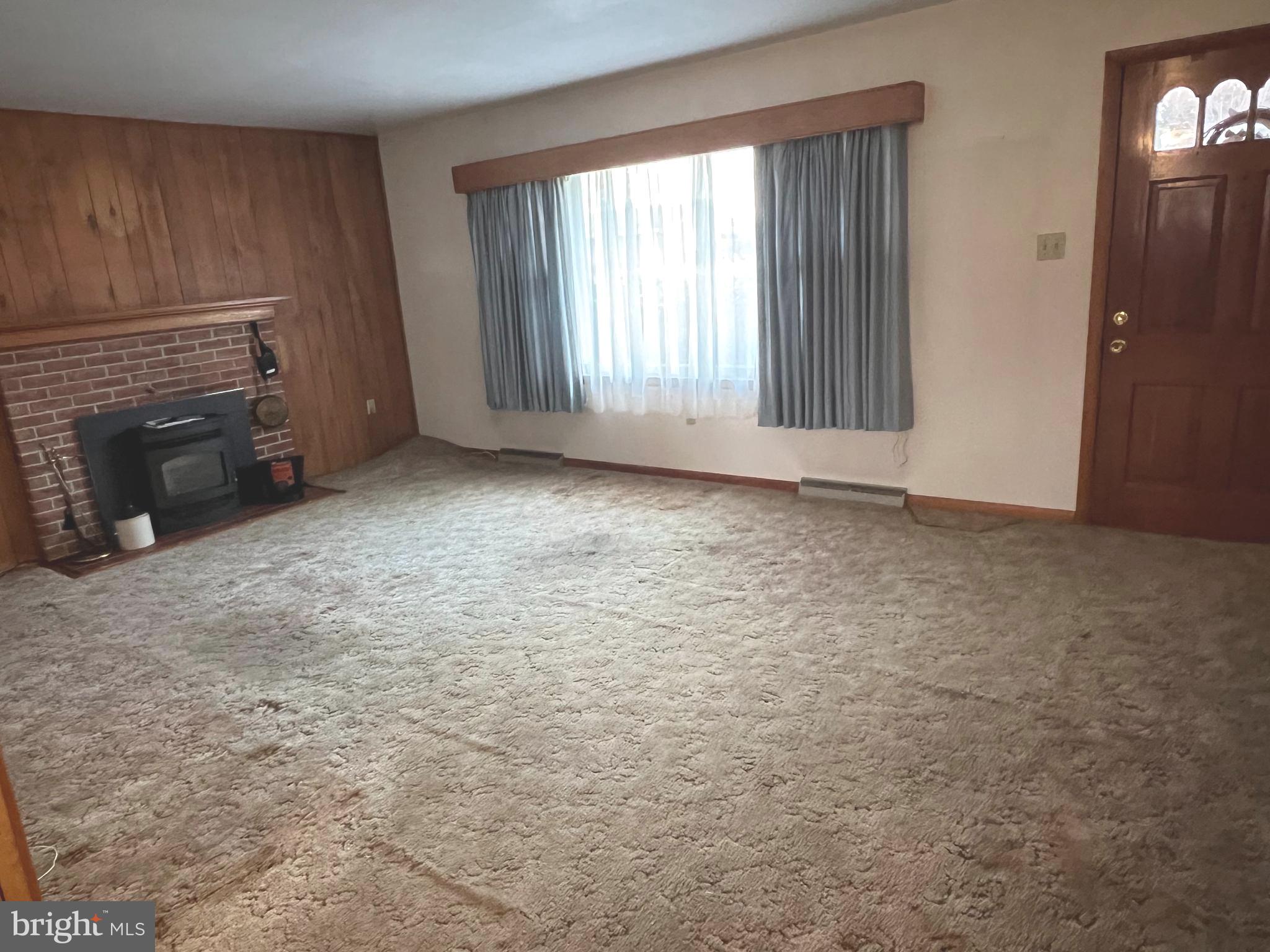 18619 Wagaman Road Hagerstown, MD 21740 - Photo 10 of 32 Living room with Pellet stove insert