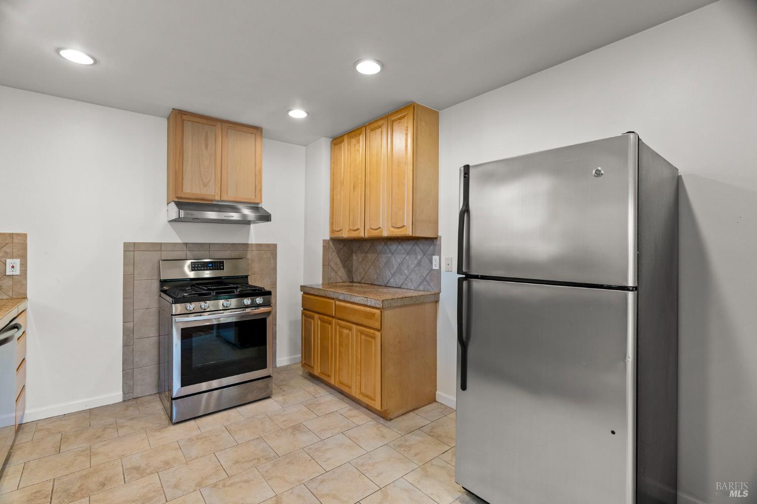 1225 Oakville Grade Road Oakville, CA 94558 - Photo 30 of 76 a kitchen with stainless steel appliances granite countertop a refrigerator a stove and a sink