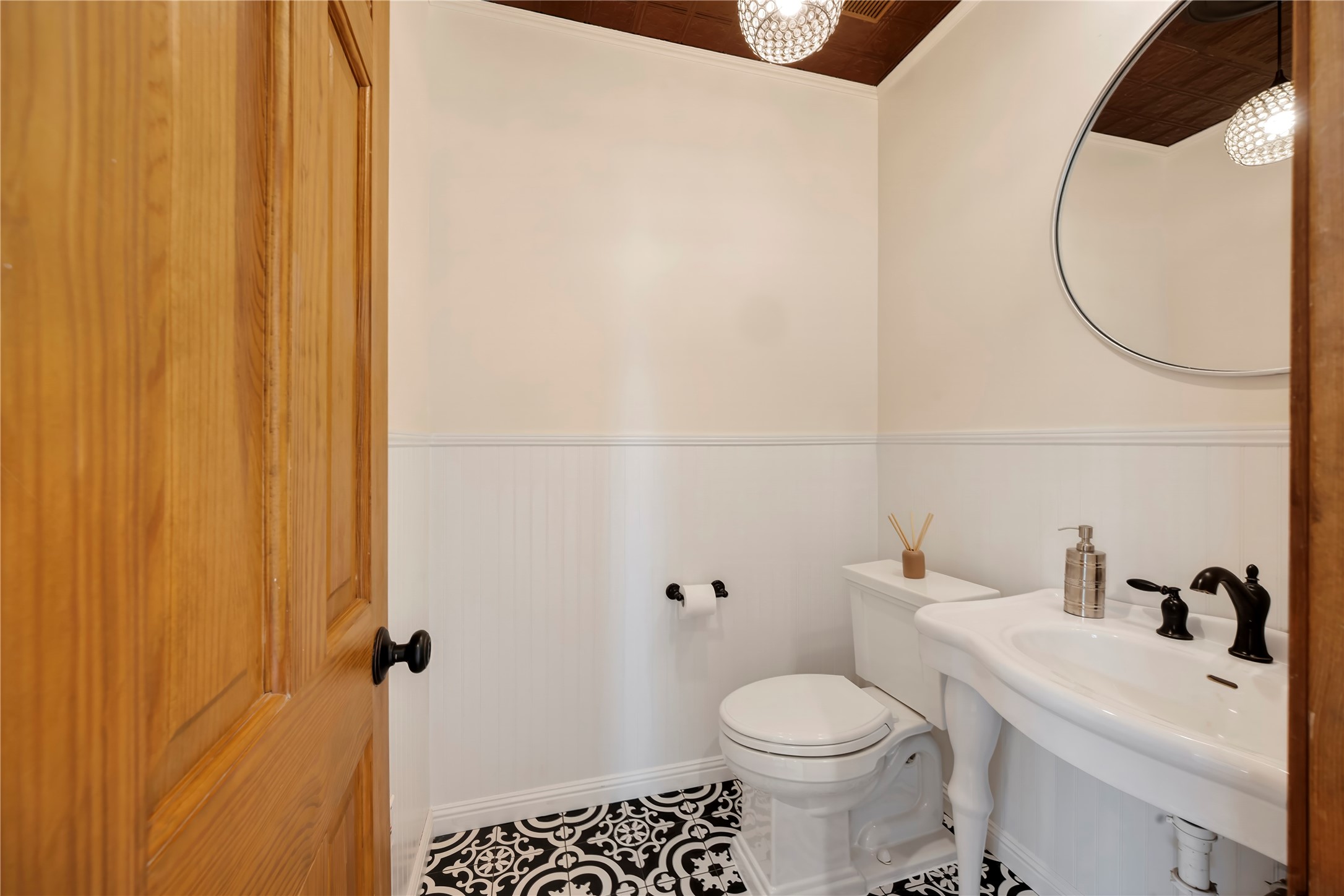 133 Jacinto Road Santa Fe, NM 87508 - Photo 17 of 46 Powder room