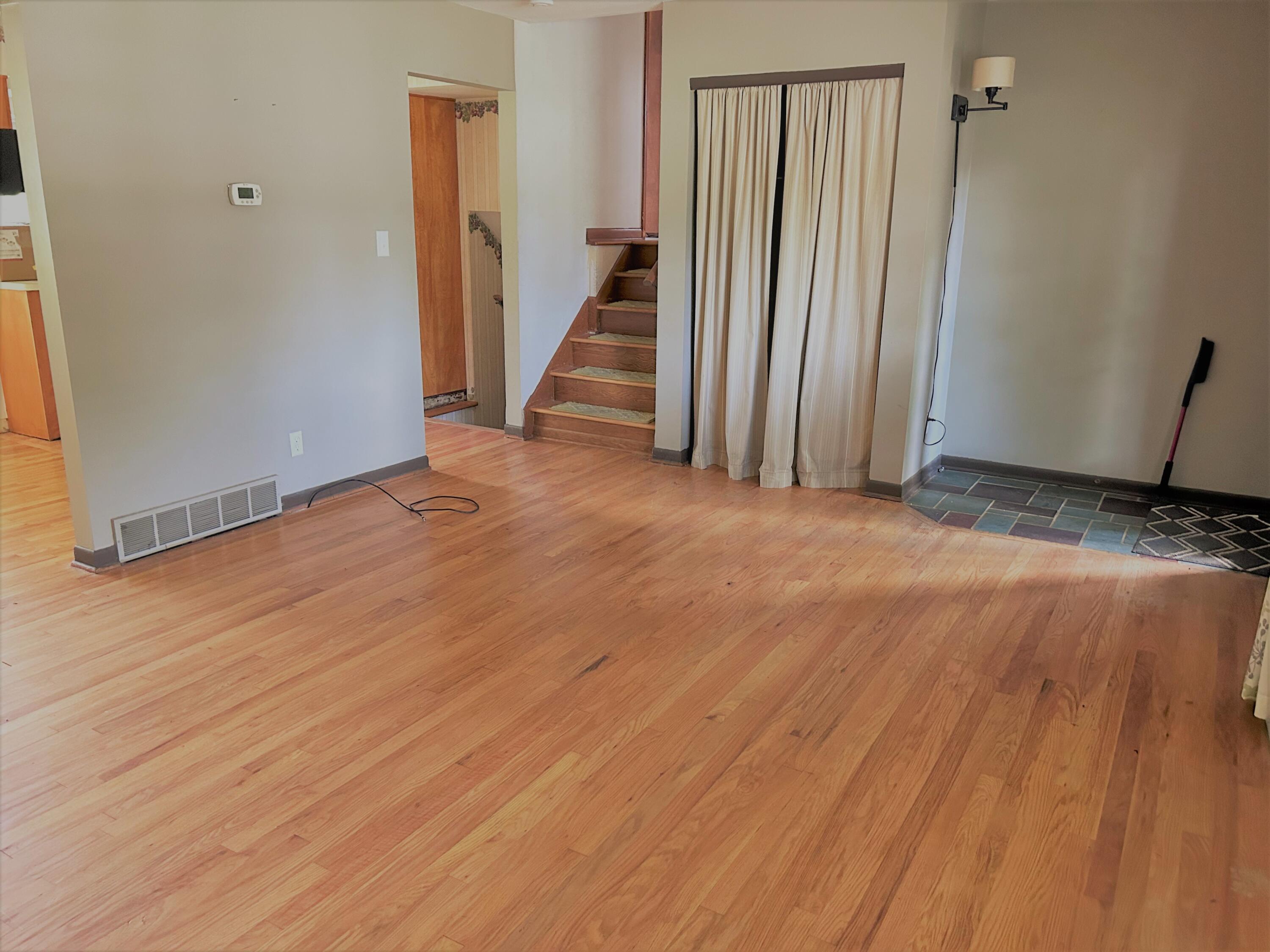 279 Dunbarton Road Columbus, OH 43230 - Photo 4 of 4 entry level